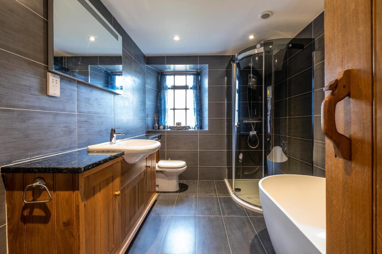 Stunning Cottage Grade 2 Listed With Parking And Hot Tub 보우네스온윈더미어 외부 사진