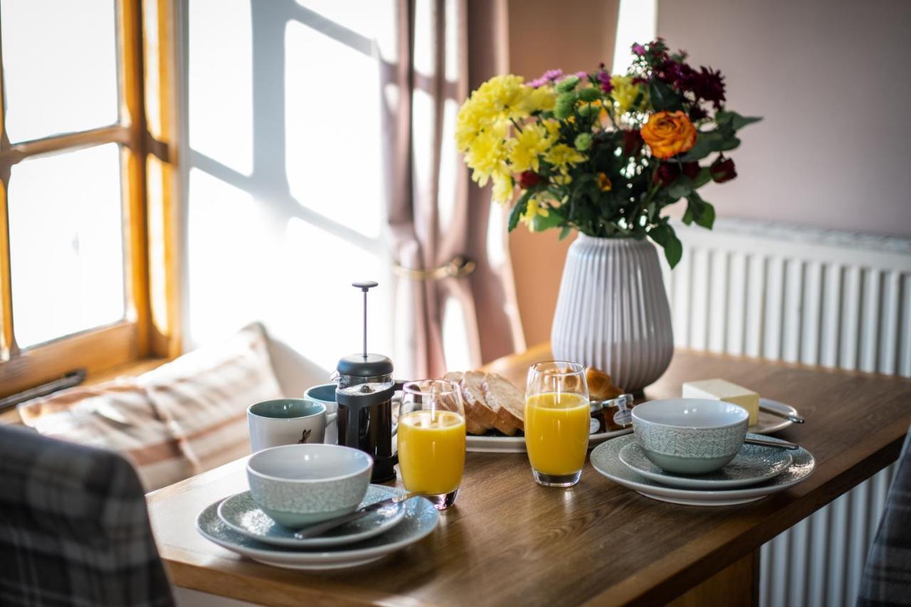 Stunning Cottage Grade 2 Listed With Parking And Hot Tub 보우네스온윈더미어 외부 사진