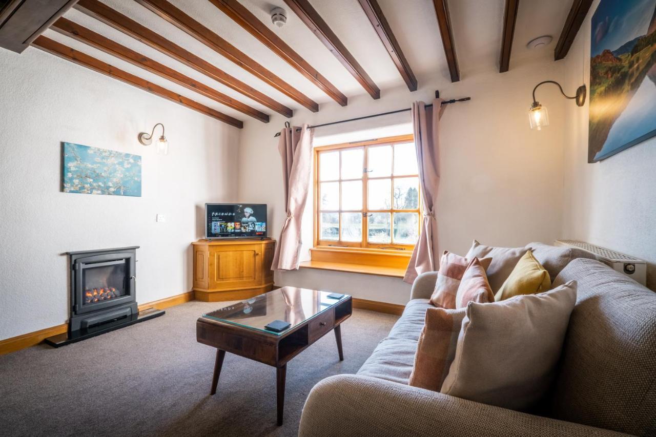 Stunning Cottage Grade 2 Listed With Parking And Hot Tub 보우네스온윈더미어 외부 사진