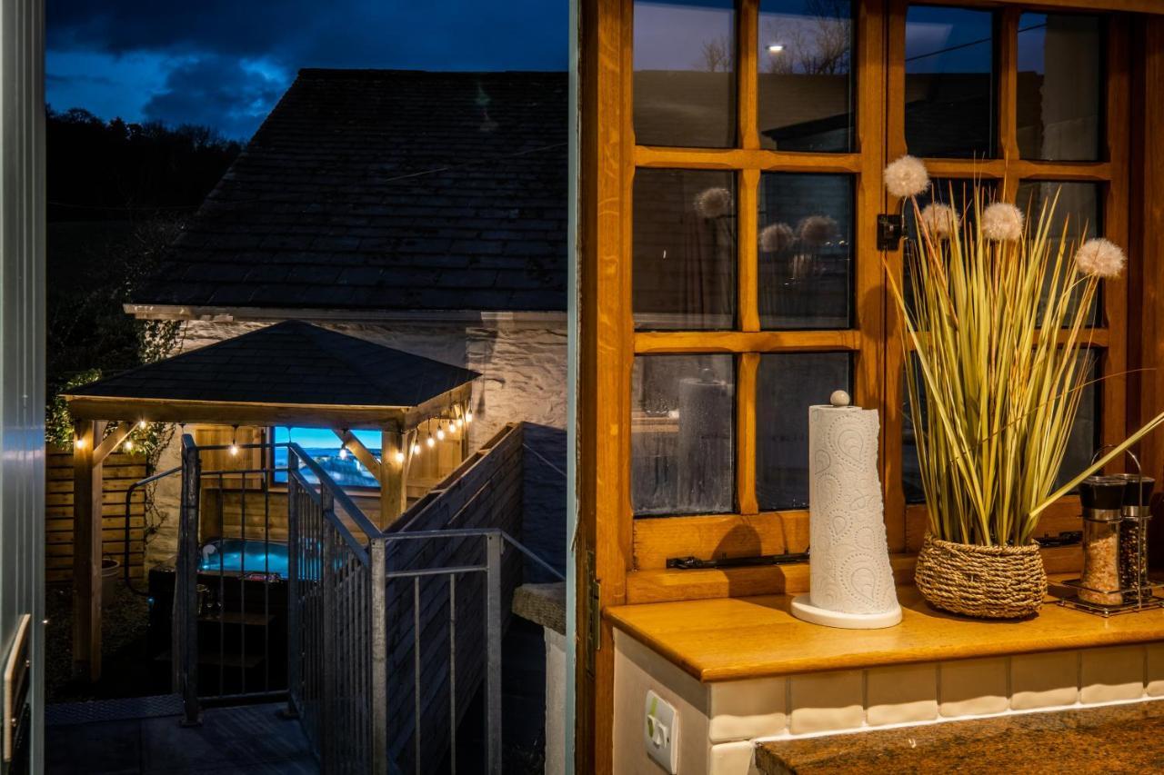 Stunning Cottage Grade 2 Listed With Parking And Hot Tub 보우네스온윈더미어 외부 사진