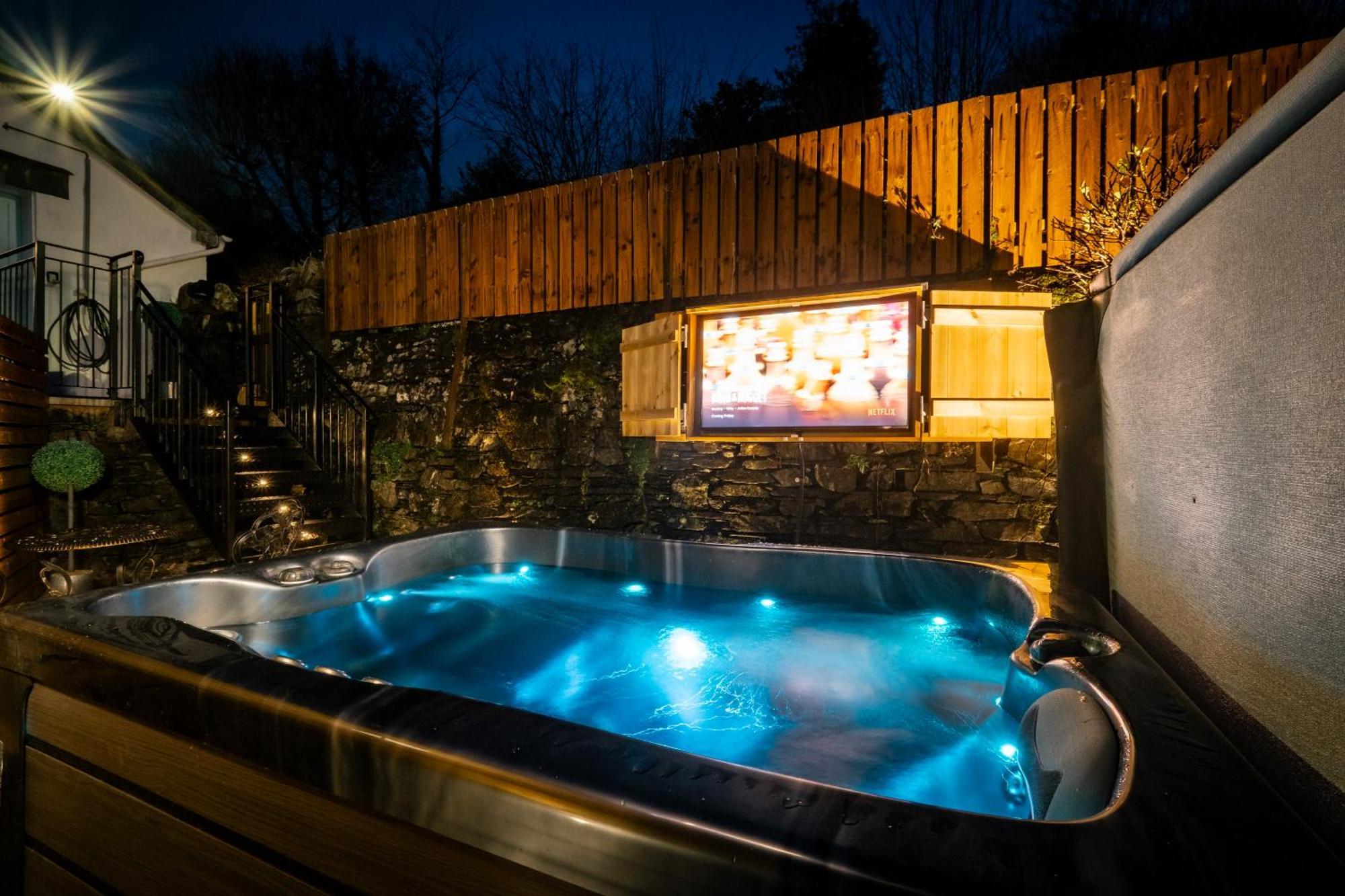 Stunning Cottage Grade 2 Listed With Parking And Hot Tub 보우네스온윈더미어 외부 사진