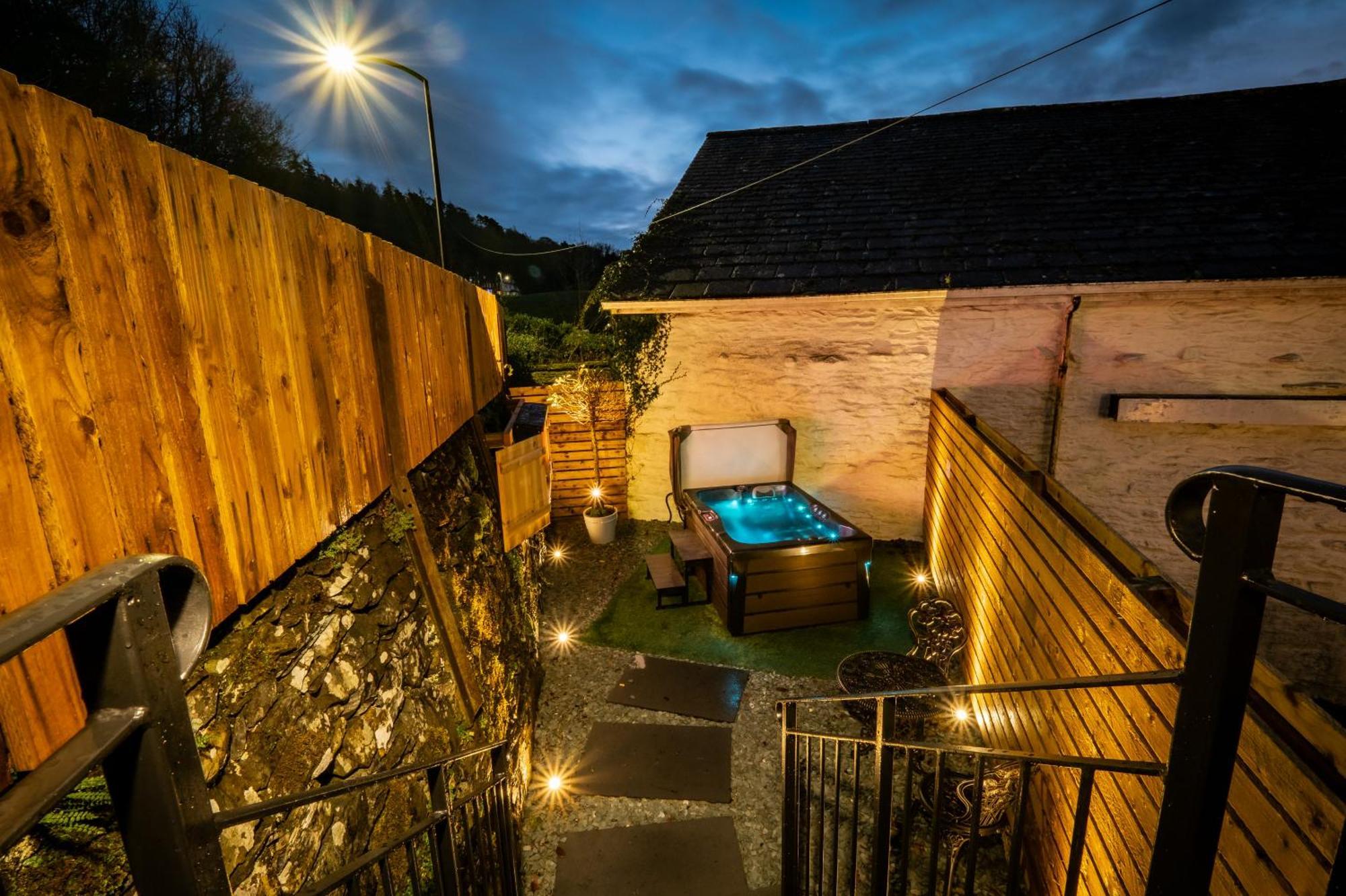 Stunning Cottage Grade 2 Listed With Parking And Hot Tub 보우네스온윈더미어 외부 사진