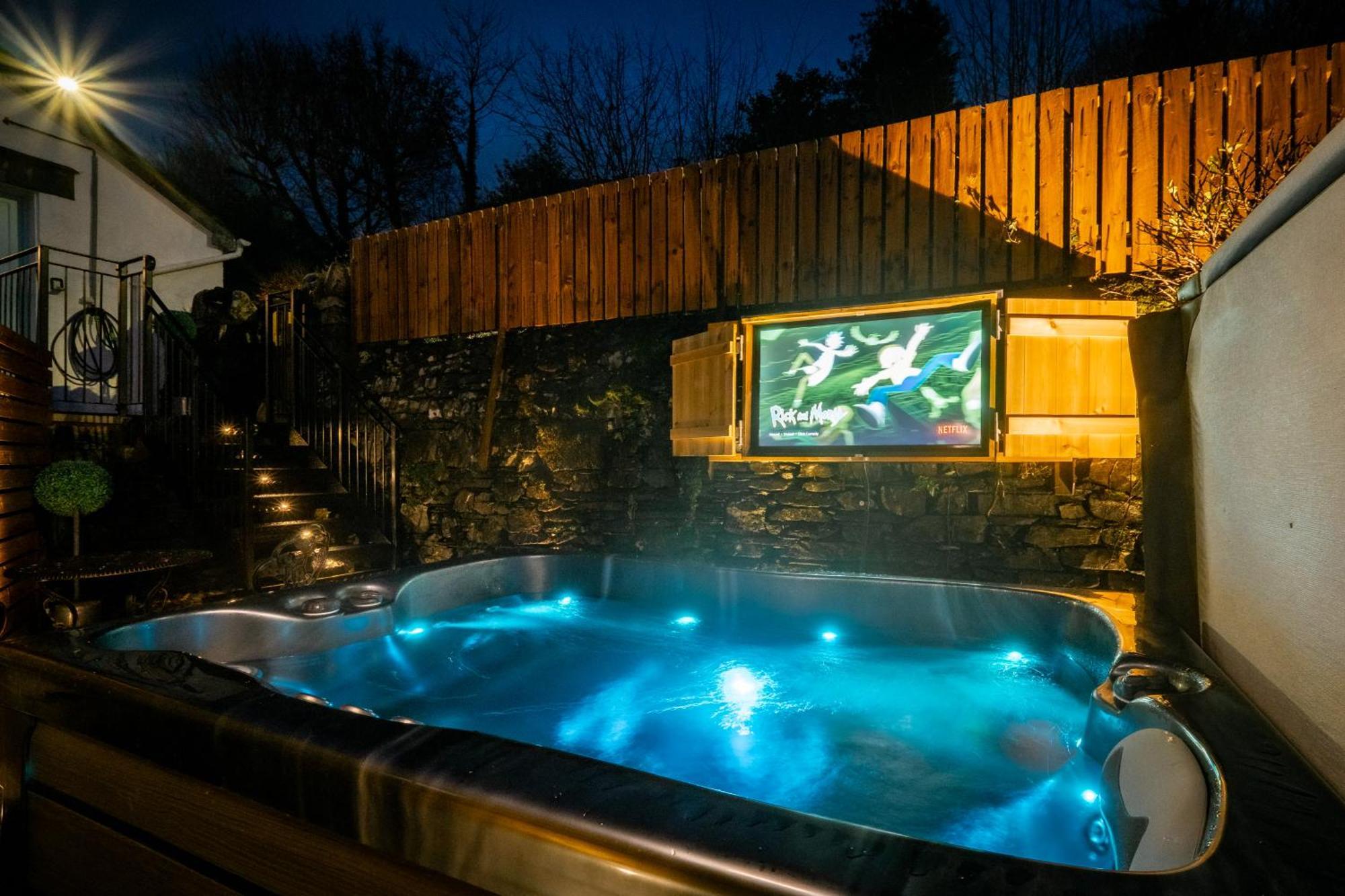 Stunning Cottage Grade 2 Listed With Parking And Hot Tub 보우네스온윈더미어 외부 사진