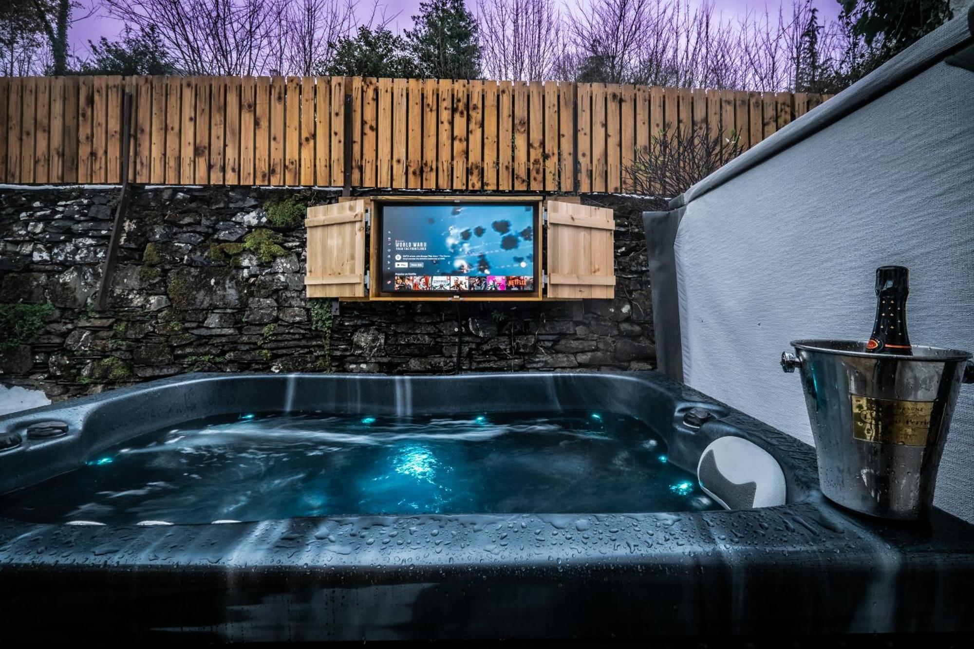Stunning Cottage Grade 2 Listed With Parking And Hot Tub 보우네스온윈더미어 외부 사진