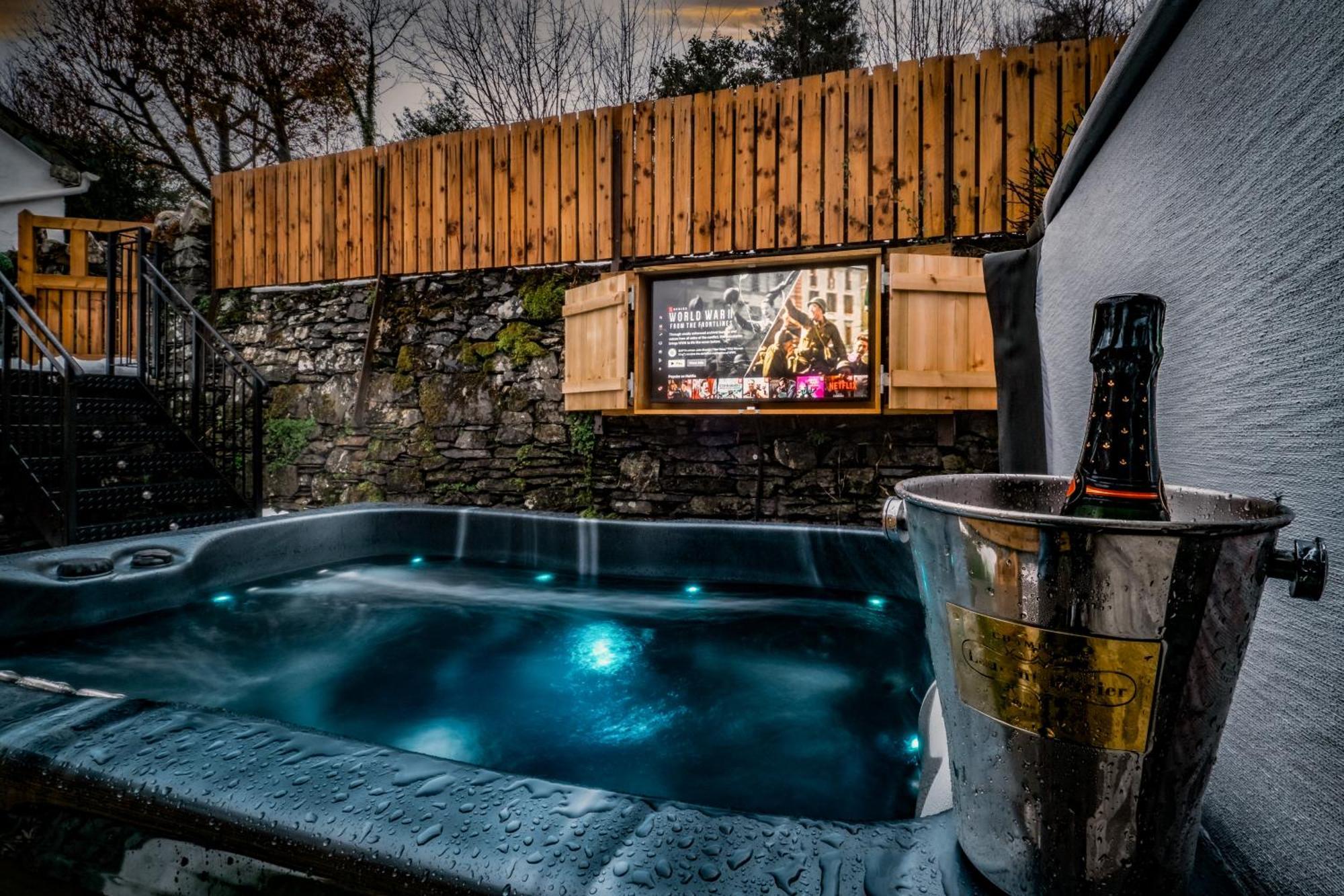 Stunning Cottage Grade 2 Listed With Parking And Hot Tub 보우네스온윈더미어 외부 사진
