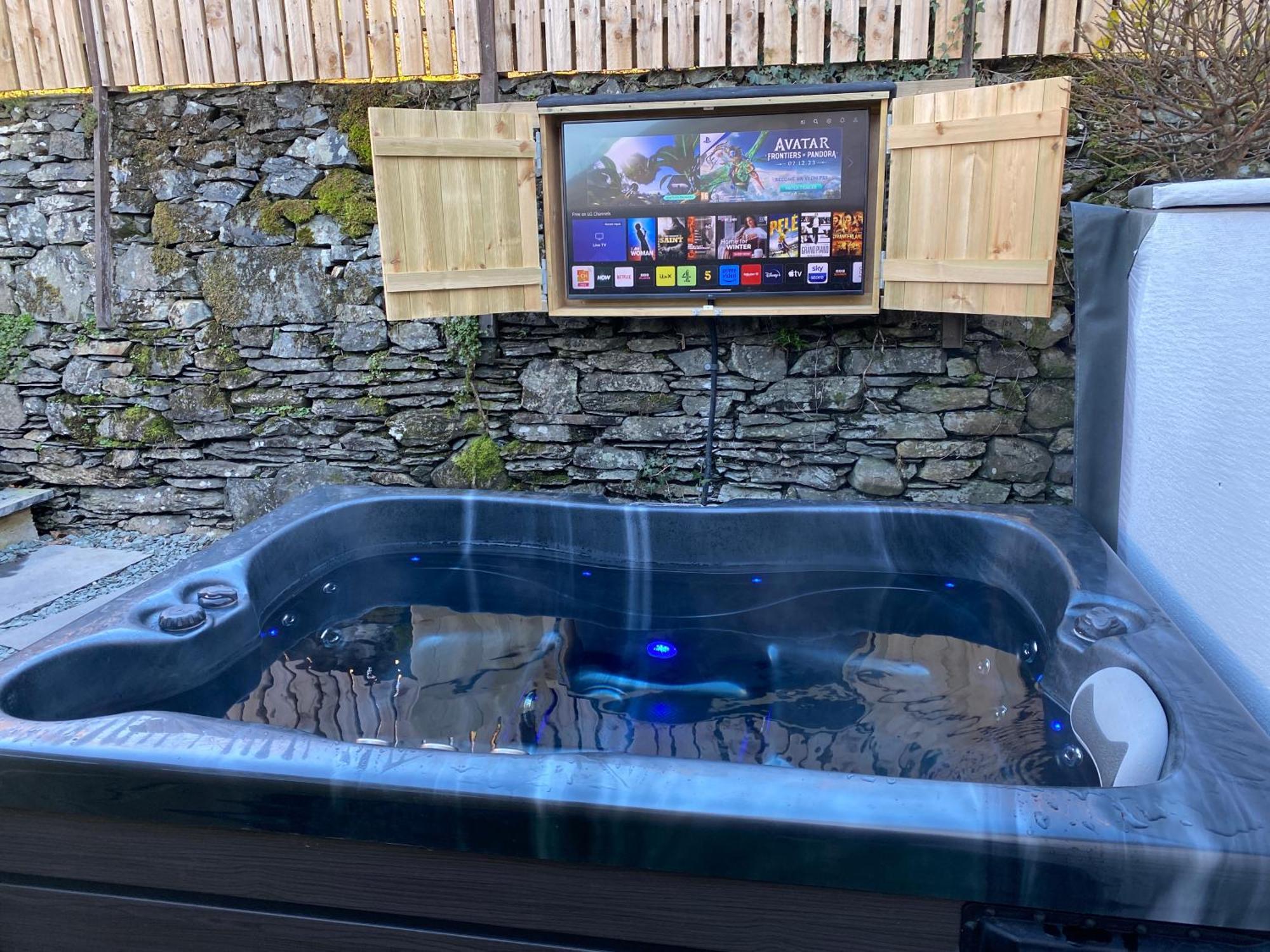 Stunning Cottage Grade 2 Listed With Parking And Hot Tub 보우네스온윈더미어 외부 사진